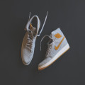 Hoe combineer je sneakers met een jurk voor een stijlvolle look