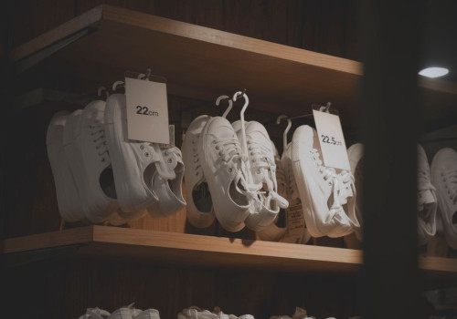 Kun je witte leren sneakers in de wasmachine wassen op 30 graden?
