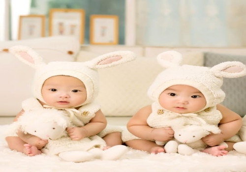 Wanneer mag je baby een mutsje af in de zomer?