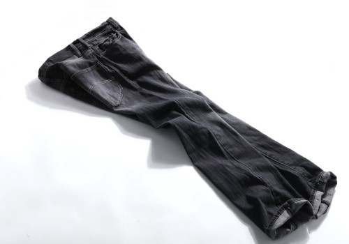 Verschil tussen chino en pantalon uitgelegd: welke kies je en wanneer?
