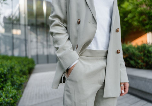 Hoe draag je een linnen blazer stijlvol in de zomer van 2026 zonder dat het kreukt